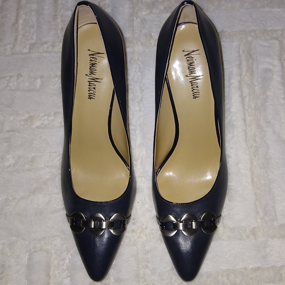 Neiman Marcus Navy Leather with Black Patent Heal and Platform Pumps Size 9